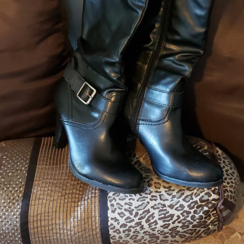 Boots - Picture 2 of 2